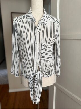 41 Hawthorn Black & White Striped Tie-Front Button Shirt